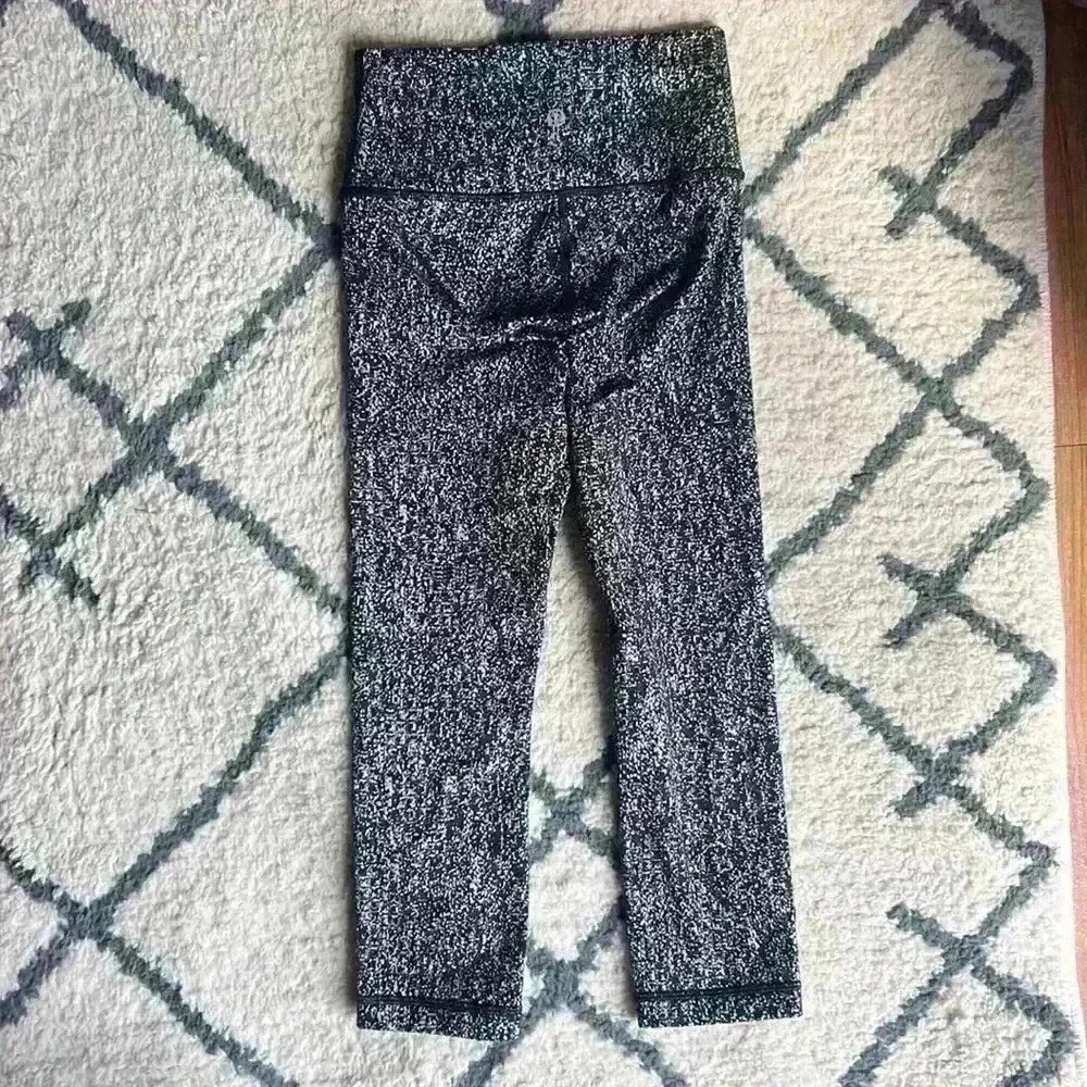Lululemon Wunder Under cropped black and white marbled leggings size 2 - Picture 6 of 8